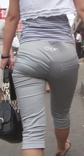 街拍丝滑紧裤提臀效果不错