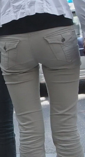 街拍高级商务区的紧臀OL，特写美臀