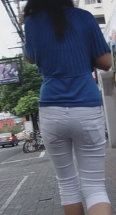 街拍白牛mm好身材