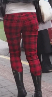 红色格子裤mm，包的紧包的好