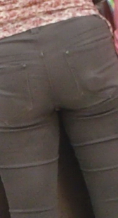 街拍商场内黑牛紧臀特写诱惑