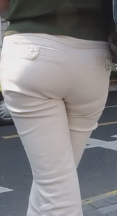 街拍紧裤包臀OL站姿