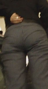 街拍斑马裤OL的松臀诱惑