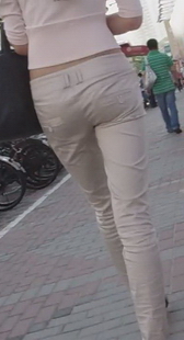 街拍紧裤OL气质美女