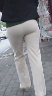 包臀白裤少妇美臀真是又大又圆啊