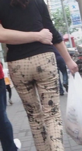 老外喜欢的女人裤子的花色也与众不同