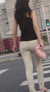 高级路段的高级货，一位身材出众的美眉