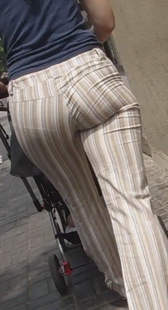 条纹紧裤少妇圆臀特写