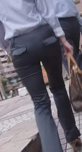 街拍黑裤OL苗条双腿