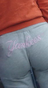 街拍少妇运动紧裤大臀特写