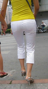 跟拍紧身布裤美少妇