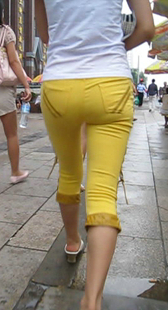 街拍性感小妹身材好