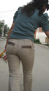 街拍少妇生完小孩还能这么性感