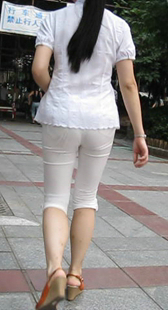 街拍性感白裤紧又透明