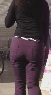 街拍小少妇走路好会扭