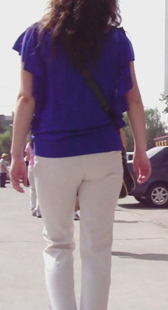 街拍成熟少妇屁股虽小还能看内痕