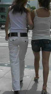 街拍性感成熟白裤少妇