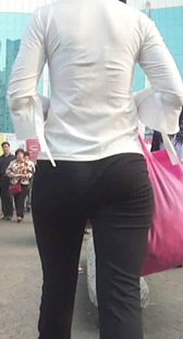 黑色布裤紧身少妇