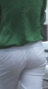 街拍成熟白裤少妇