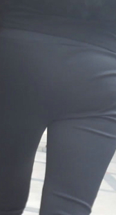 少妇黑裤紧又大