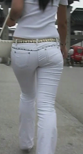 街拍超紧身白裤，身材好屁股翘