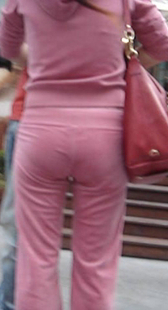 跟拍粉裤小妹清楚内痕