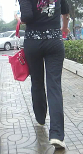 黑裤小少妇身材好