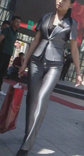 少妇穿着有个性