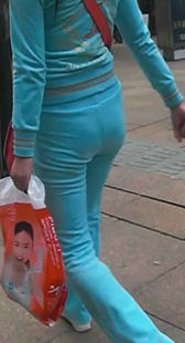 跟拍少妇屁股有些扁