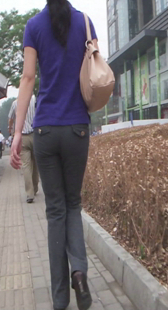 街拍灰裤小少妇