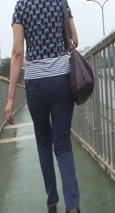 街拍成熟少妇屁股很圆