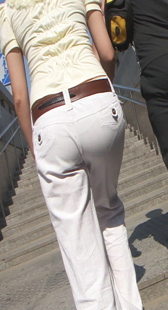 跟拍少妇上楼梯好性感