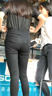 紧身打底裤大宽臀少妇