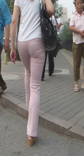 丰满少妇走路好会扭