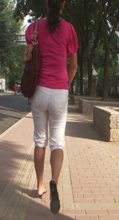 白裤少妇穿着好紧啊