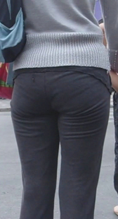 街拍少妇带小孩