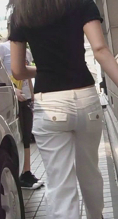 白裤少妇走路好会扭