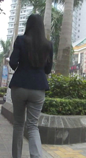街拍灰裤小少妇