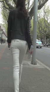 白裤少妇走路好会扭