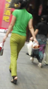 黄裤高挑美少妇