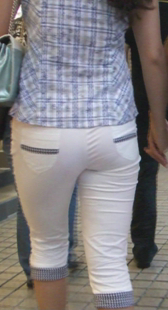 街拍白裤红色内痕