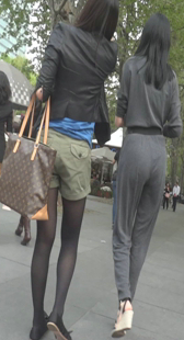 街拍两白领小妹