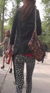 街拍紧身少妇屁股小巧可爱