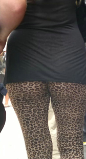 紧身豹纹成熟少妇