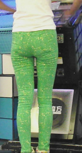 小妹身材真是好啊，还跳舞啊