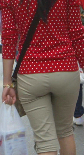 街拍性感布裤小少妇