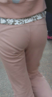 街拍呢绒裤小少妇