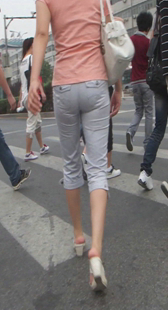 少妇夹好紧，可惜是内裤夹的