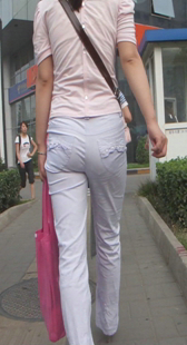 街拍高挑少妇走路好会扭