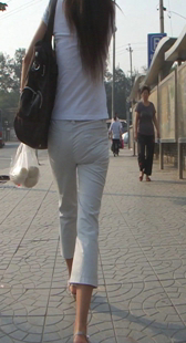 高挑紧身小少妇